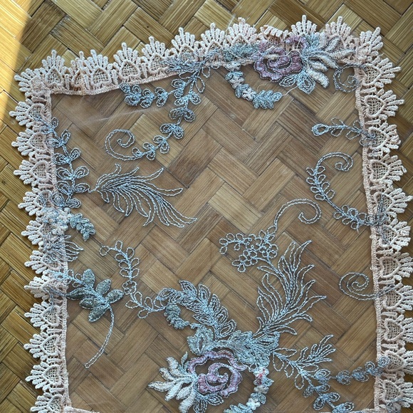 Vintage embroidered mesh doily with lace and roses 🌹 - Picture 2 of 9